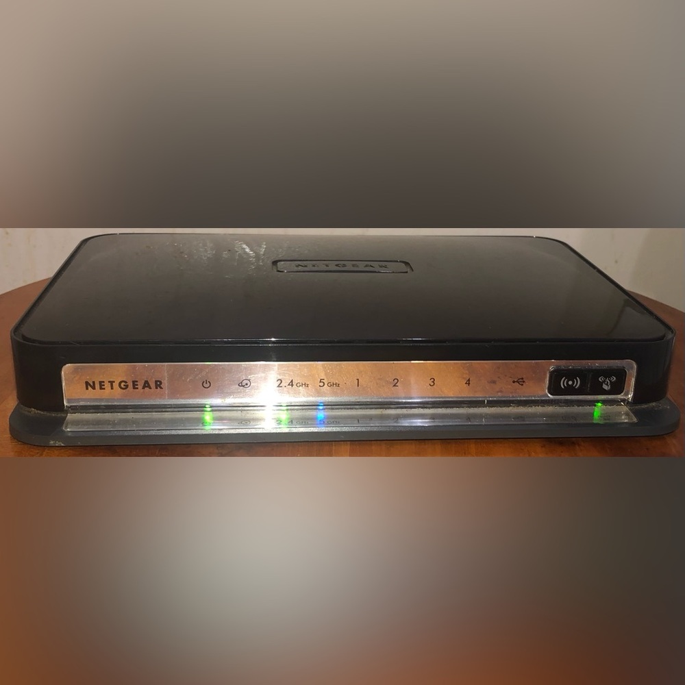 NEATGEAR N750 Wireless Dual Band Gigabit Router WNDR4300